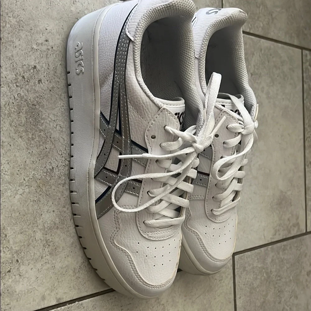 White ASICS Womens Shoe - Picture 2 of 6